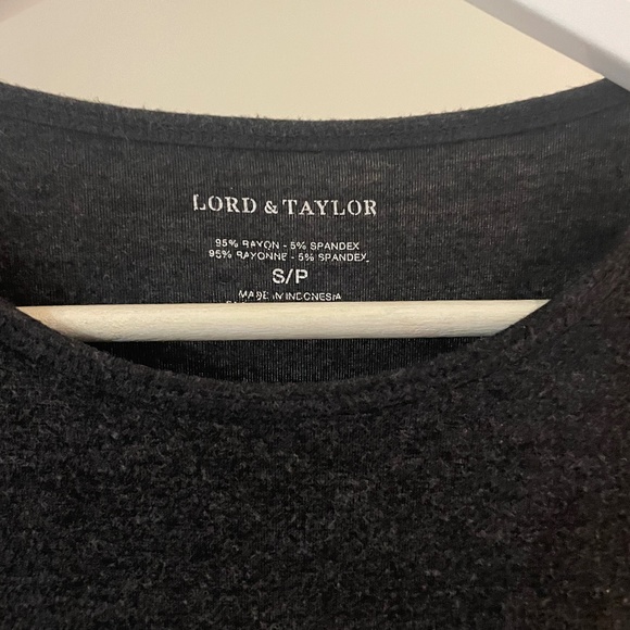 Bundle of 2 Lord & Taylor Essential Long Sleeve Crew Neck Tee's - Picture 3 of 6